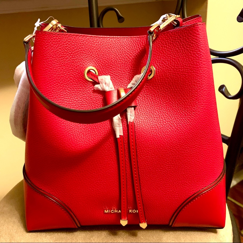 Michael Kors Mercer Gallery Bucket Bag
